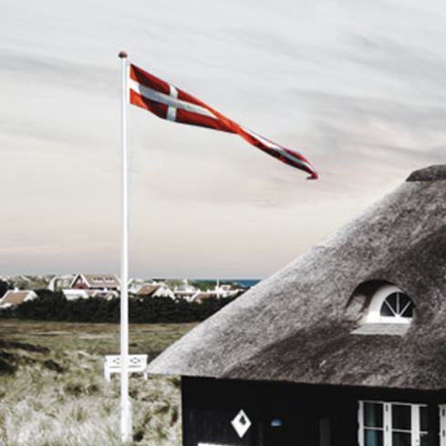 Find både navnevimpel og Dannebrogsflag hos Langkilde & Søn